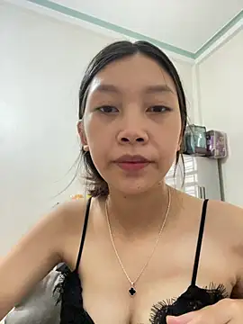 Snapshot of linh-lan1 chatting on 06.27.26 linh-lan1 online show from 06.27.26