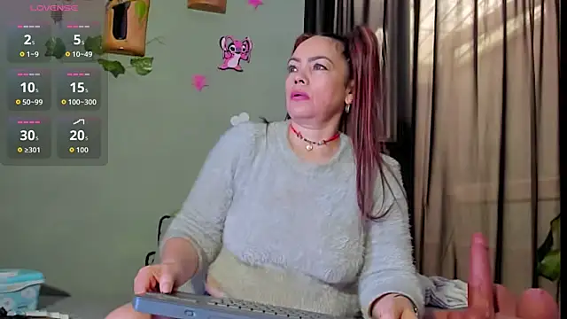 Sharlott smith online show from 11.04.25