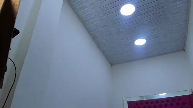 VioletGil Party  online show from 12.18.25