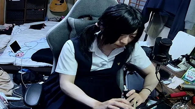 Snapshot of harinyanxxx chatting on 06.20.26 harinyanxxx online show from 06.20.26