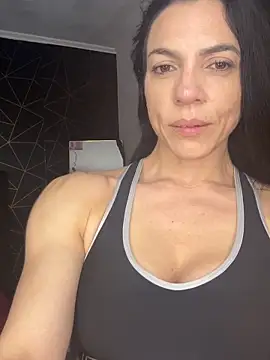 Snapshot of Kattefit chatting on 11.30.25 Kattefit online show from 11.30.25