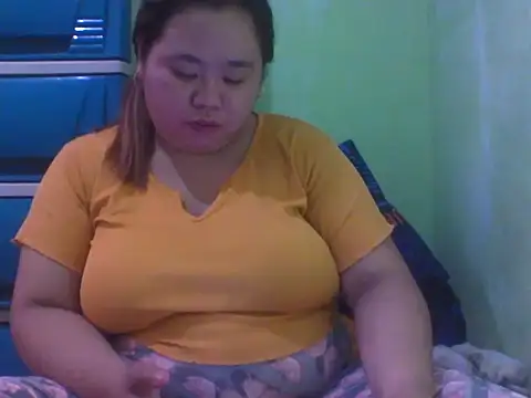 Snapshot of chubbybigtits_01 chatting on 10.21.25 chubbybigtits 01 online show from 10.21.25