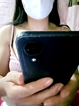 Snapshot of SansanCii chatting on 10.31.25 SansanCii online show from 10.31.25