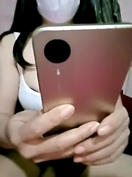 Snapshot of SansanCii chatting on 11.02.25 SansanCii online show from 11.02.25