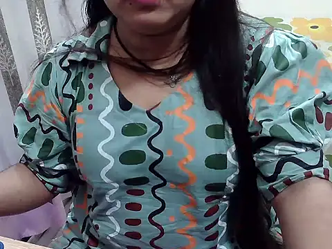 Snapshot of SexyRani2000 chatting on 10.18.25 SexyRani2000 online show from 10.18.25