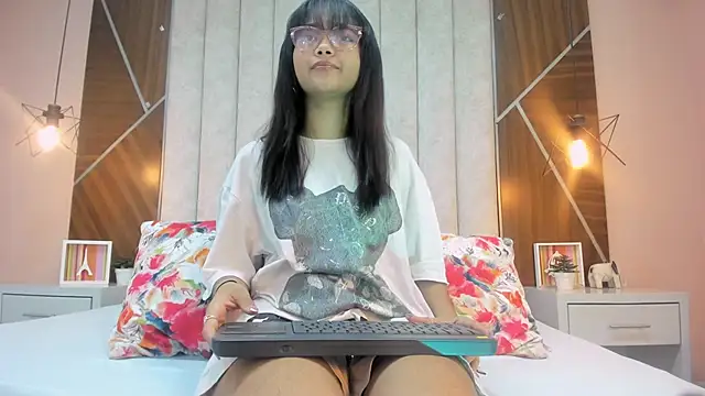 Mariana-Torres online show from 11.14.25