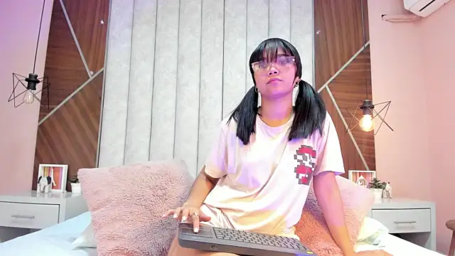 Mariana-Torres online show from 12.04.25