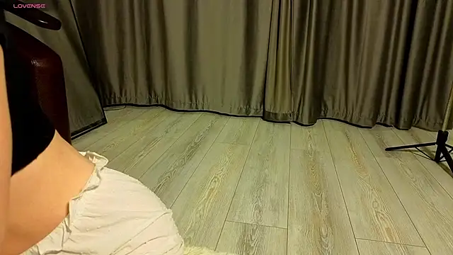 MissPompadure online show from 02.11.26