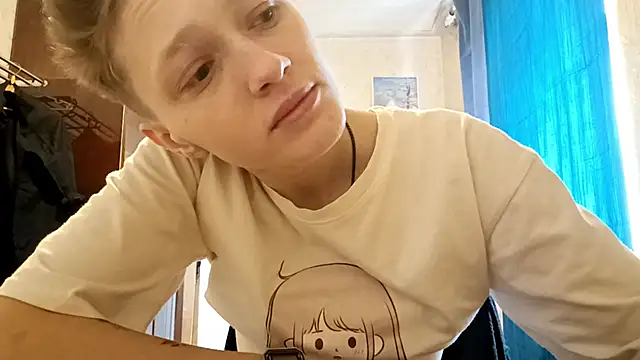 Snapshot of DestinyArcuri chatting on 10.13.25 DestinyArcuri online show from 10.13.25