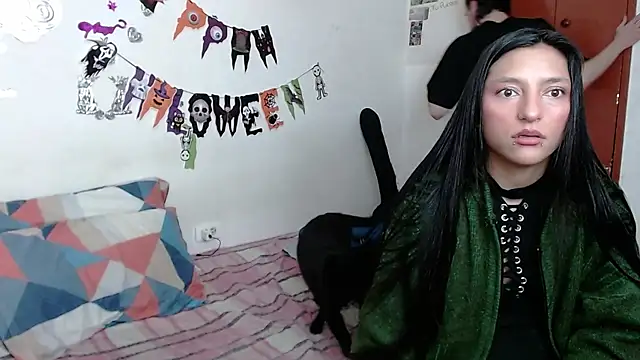 Isis Robert online show from 11.02.25