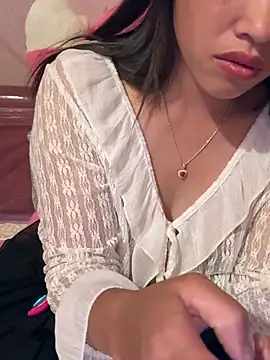 Snapshot of -Paige- chatting on 04.22.26 -Paige- online show from 04.22.26