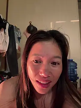 Snapshot of -Paige- chatting on 04.27.26 -Paige- online show from 04.27.26