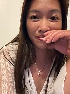 Snapshot of -Paige- chatting on 04.28.26 -Paige- online show from 04.28.26