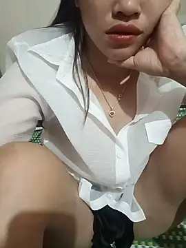 Snapshot of -Paige- chatting on 05.18.26 -Paige- online show from 05.18.26