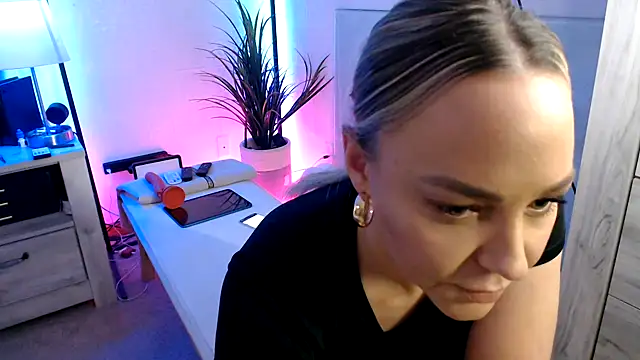 Snapshot of sofiahothead chatting on 03.30.26 sofiahothead online show from 03.30.26