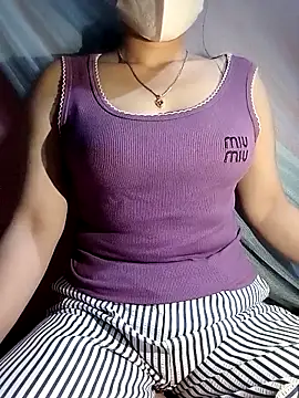 LalayCii online show from 10.13.25