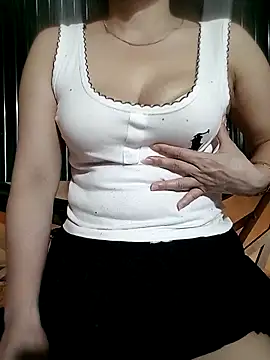 LalayCii online show from 10.15.25