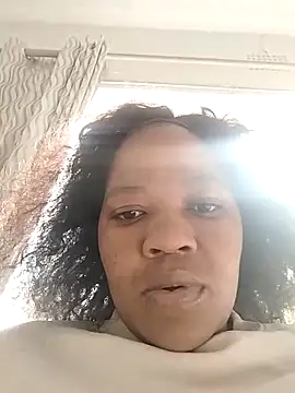 Snapshot of CaramelBoootie chatting on 11.06.25 CaramelBoootie online show from 11.06.25