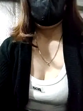 YiyinLy online show from 10.23.25