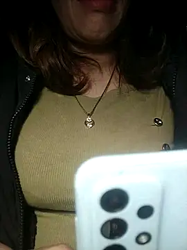 YiyinLy online show from 11.29.25