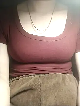 YiyinLy online show from 12.15.25