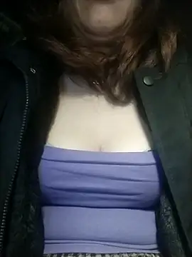 YiyinLy online show from 12.19.25