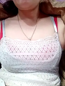 YiyinLy online show from 02.03.26