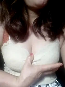 YiyinLy online show from 02.22.26