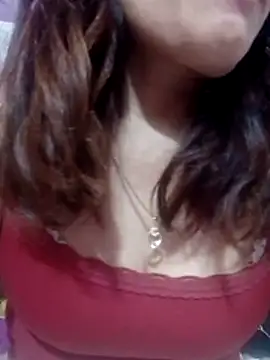 YiyinLy online show from 03.02.26