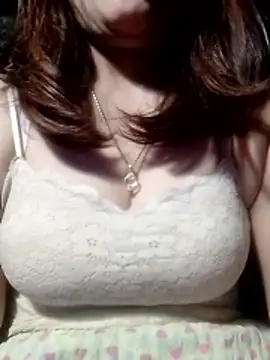 YiyinLy online show from 03.05.26