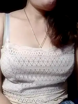 YiyinLy online show from 03.21.26