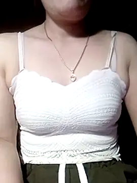 YiyinLy online show from 04.10.26