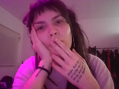 miapink33 online show from 10.23.25