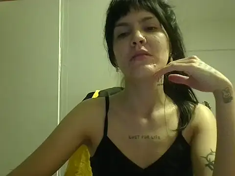 miapink33 online show from 11.15.25