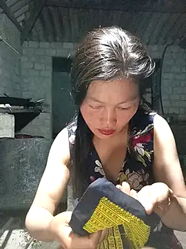 Snapshot of siusiu-00 chatting on 10.19.25 siusiu-00 online show from 10.19.25