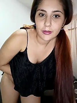 Snapshot of Rosiht_00 chatting on 10.15.25 Rosiht 00 online show from 10.15.25