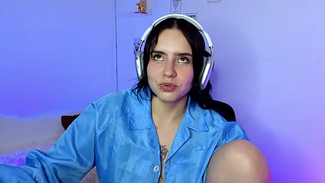 Emily Lindey online show from 02.15.26