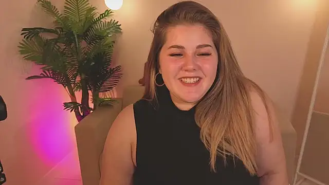 Scarlet Sinera online show from 10.14.25