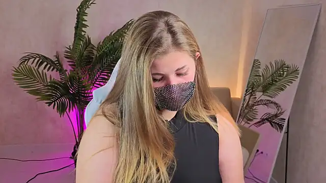 Scarlet Sinera online show from 10.23.25