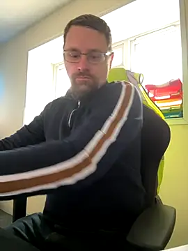 Snapshot of Otis_Firefly chatting on 11.04.25 Otis Firefly online show from 11.04.25