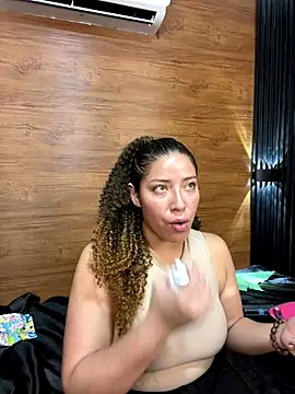 Yvonny27 online show from 10.28.25