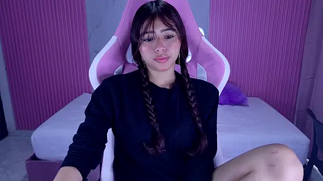 dafne17  online show from 11.21.25