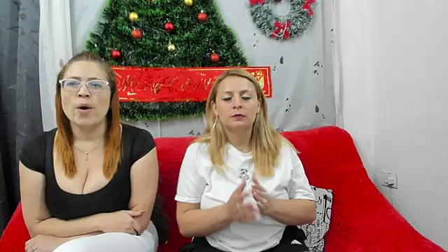 Snapshot of lesb_milf chatting on 12.27.24 lesb milf online show from 12.27.24
