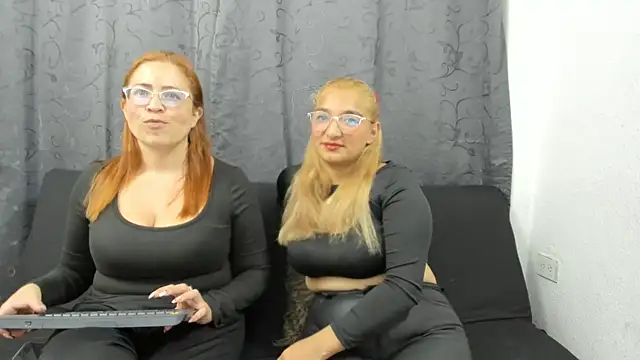 Snapshot of lesb_milf chatting on 02.10.25 lesb milf online show from 02.10.25