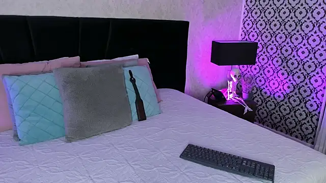 mariianna lopez  online show from 11.25.25