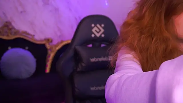 CuteeFoxy online show from 12.19.25