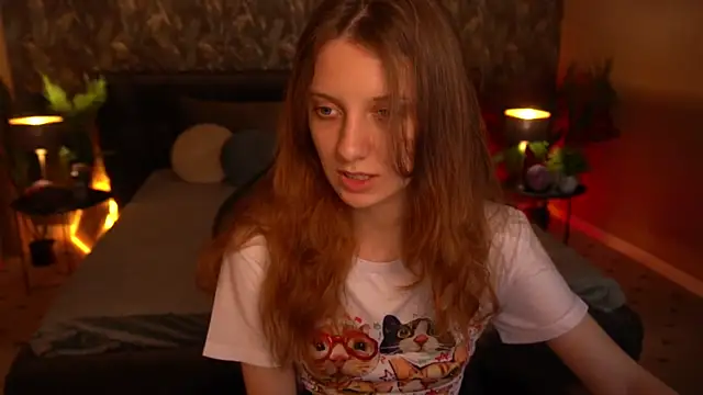 Snapshot of CuteeFoxy chatting on 06.23.26 CuteeFoxy online show from 06.23.26