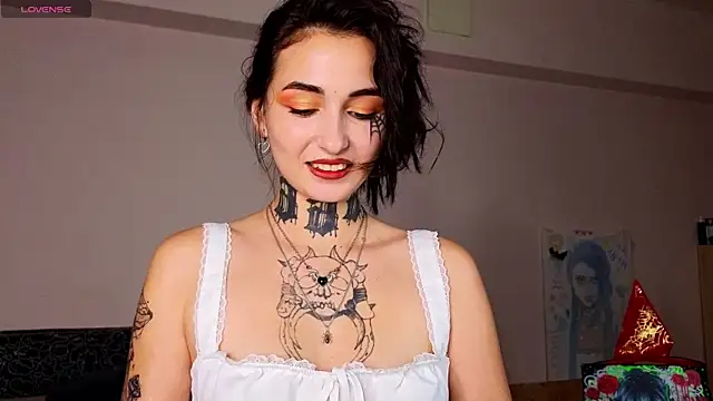 Green Lisa online show from 10.27.25