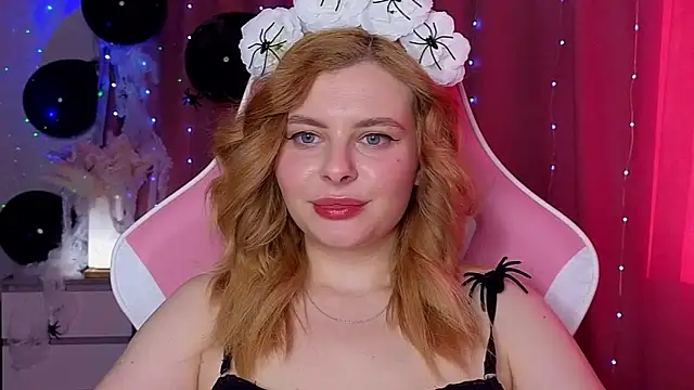 Snapshot of newday-off chatting on 10.18.25 newday-off online show from 10.18.25