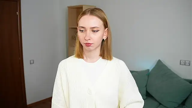 Snapshot of BereniceThull chatting on 10.23.25 BereniceThull online show from 10.23.25